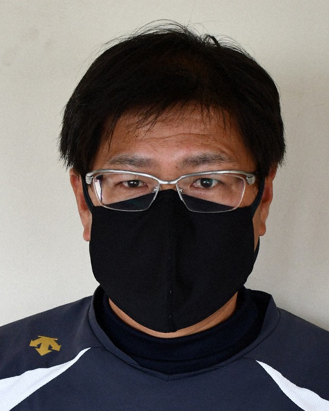 日本製鉄広畑の浜口直也監督=兵庫県姫路市広畑区小松町の広畑球場で、阿部浩之撮影