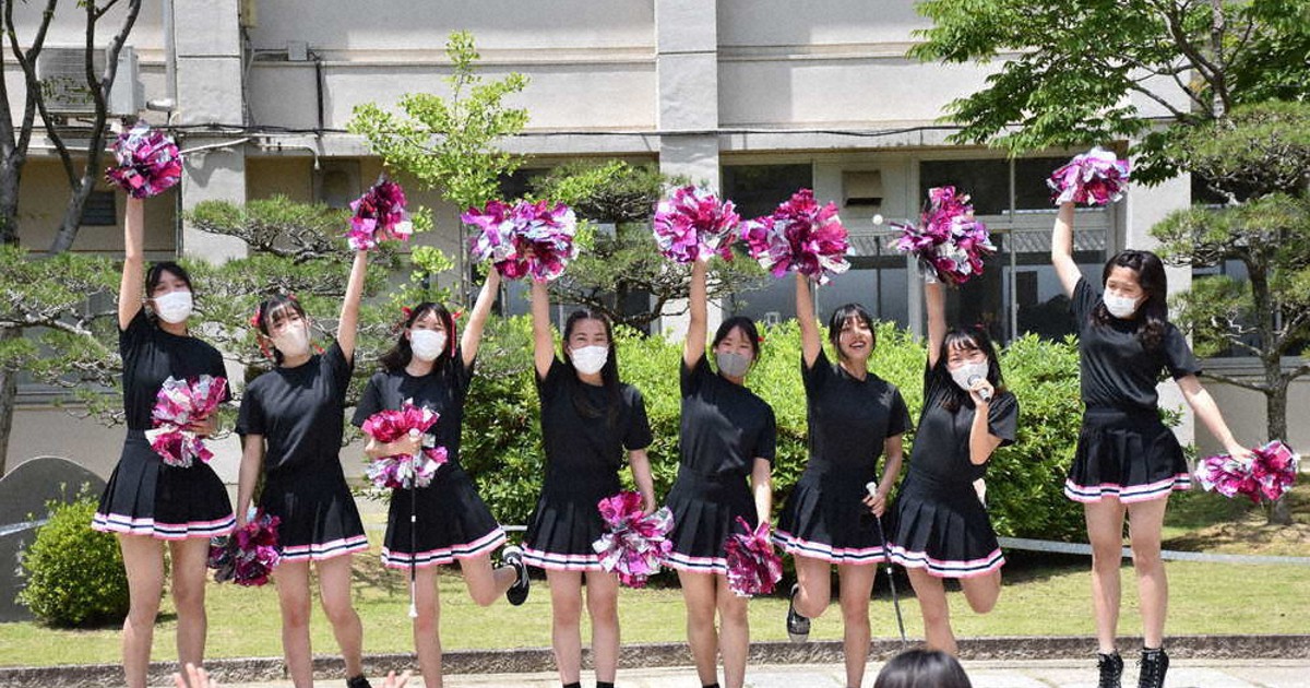 高校バトン部　ウェア 赤黒スカートセット 学校を明るく！ バトン部発表会 磯城野高 ／奈良 | 毎日新聞