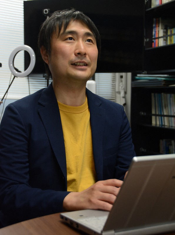 震災伝承と河川管理はつながっていると話す佐藤翔輔・東北大災害科学国際研究所准教授=仙台市青葉区で2021年6月16日午後4時16分、深津誠撮影