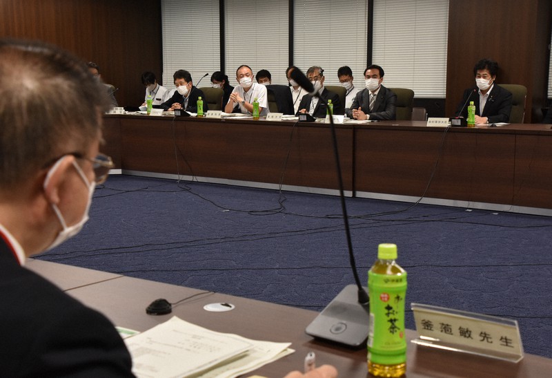 新型コロナウイルスの感染症対策を助言する厚生労働省の専門家組織「アドバイザリーボード」の会合=東京都千代田区で2021年6月23日午後3時、矢澤秀範撮影