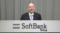 ソフトバンクグループの株主総会で笑顔を見せる孫正義会長兼社長＝2021年6月23日、同社のオンライン映像から