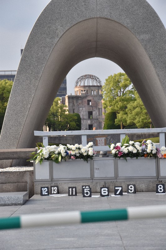 原爆慰霊碑に意味不明の紙張られる 他3カ所も 広島 平和記念公園 写真特集1 4 毎日新聞
