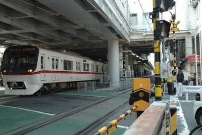 北総鉄道＝京成高砂駅近くで2010年3月、藤田祐子撮影