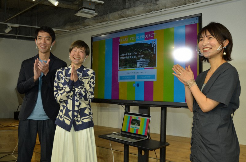 記者発表会でクラウドファンディングのサイトを開設した寺田親弘さん(左端)ら=東京都渋谷区渋谷2のMakuake(マクアケ)で6月1日、錦織祐一撮影
