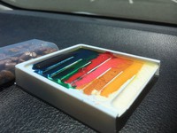 Crayons on the dashboard began to melt about 10 minutes into the experiment. (Photo courtesy of the Japan Automobile Federation's Yamagata branch)