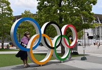 「ジャパン・スポーツ・オリンピック・スクエア」前の五輪マーク＝東京都新宿区で2021年6月3日、大西岳彦撮影