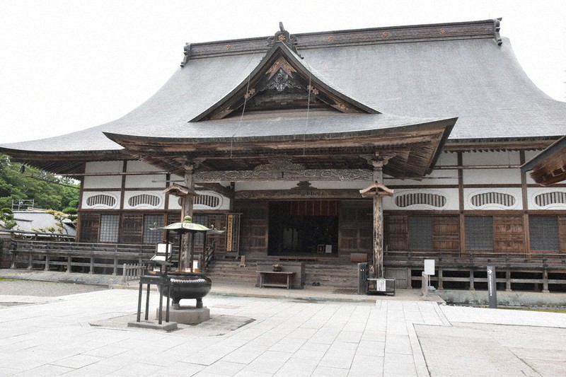 世界遺産登録10周年を迎える中尊寺の本堂=岩手県平泉町平泉で2021年6月24日、山田豊撮影