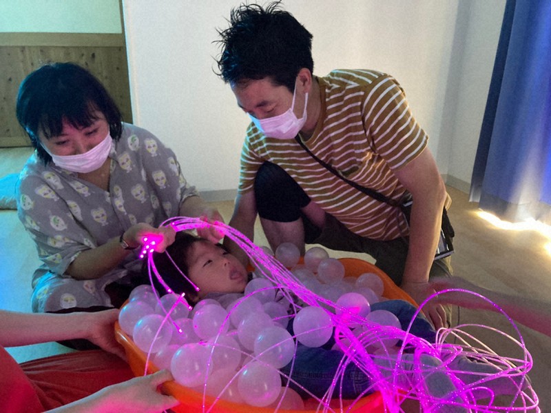 障害のある子もない子も一緒に遊ぼう 初のインクルーシブ施設とは 毎日新聞