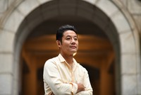 早稲田大大学院の入山章栄教授＝東京都新宿区の早稲田大学早稲田キャンパスで、丸山博撮影