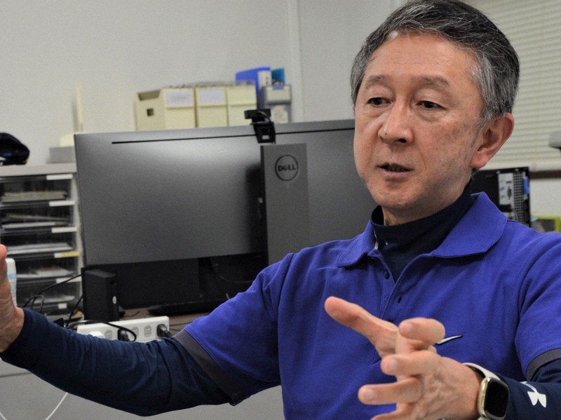 パラリンピック選手の脳に関する研究について話す中沢公孝教授=東京都目黒区の東大駒場キャンパスで2021年5月28日午後6時17分、真下信幸撮影