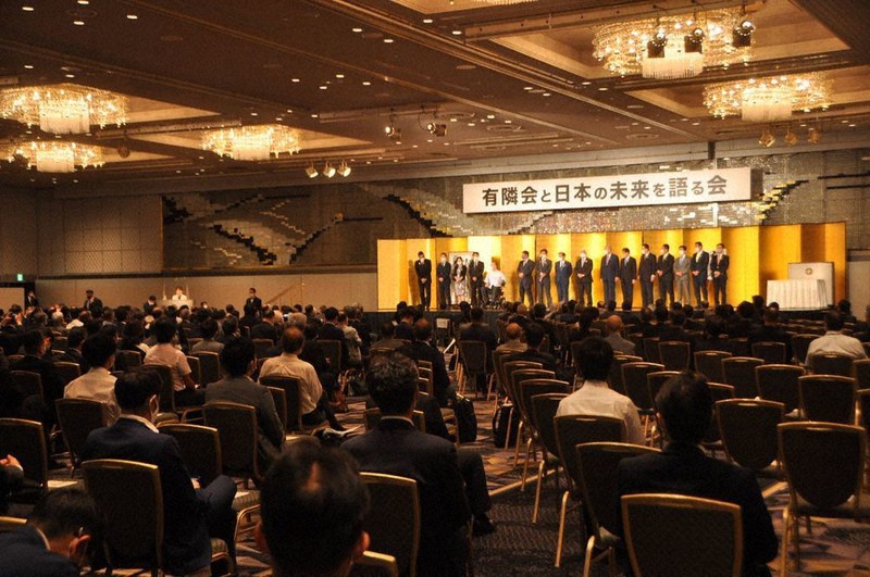 新型コロナウイルスの感染防止に配慮して開かれた自民党谷垣グループの政治資金パーティー=東京都内のホテルで29日、小田中大撮影