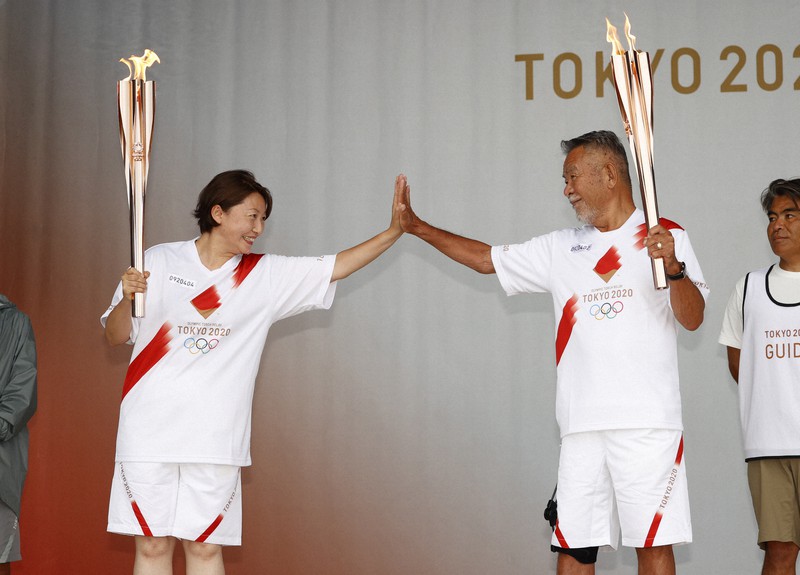 聖火は今：九十九里浜のサーフィン 「五輪初」期待込め 聖火は千葉に