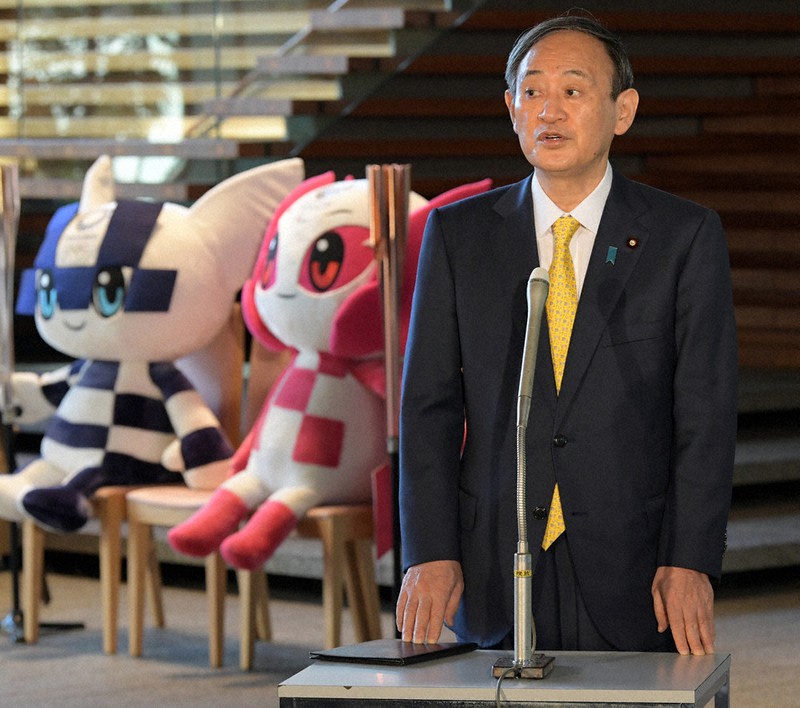緊急事態宣言が再発令され、記者団の質問に答える菅義偉首相=首相官邸で2021年1月8日午前8時55分、竹内幹撮影