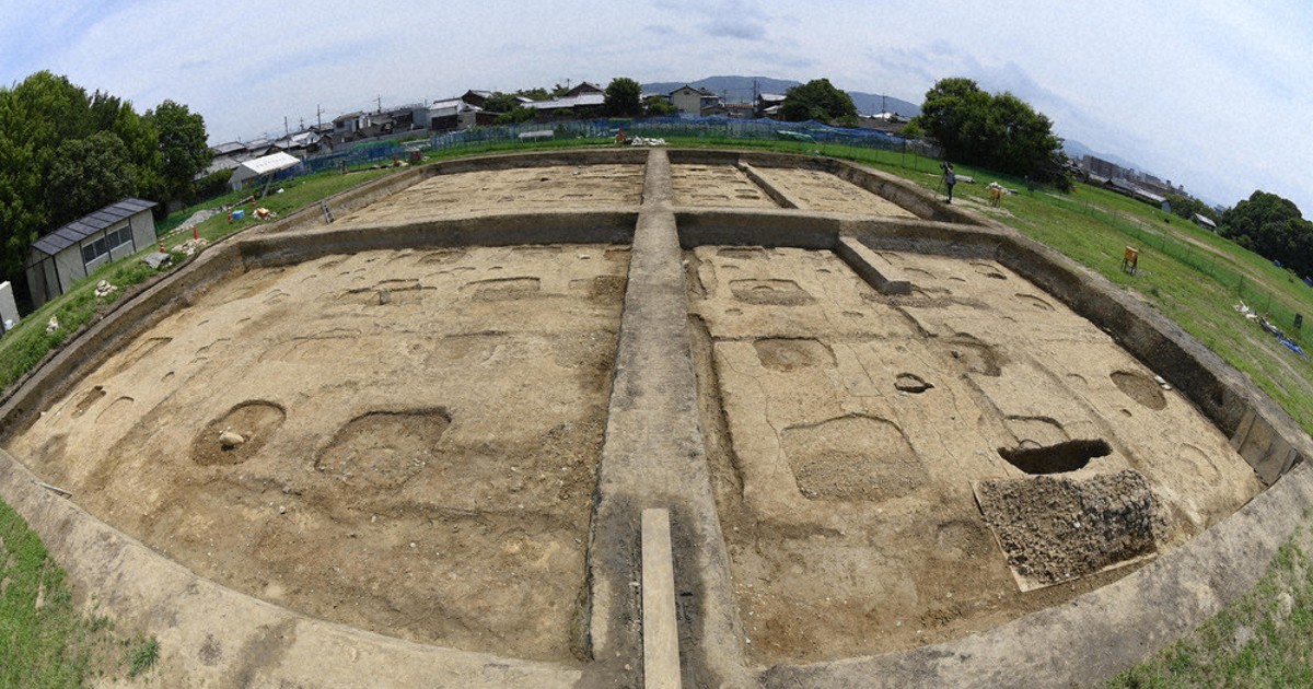 古代瓦  花器  平城宮跡 中の坊 古代瓦 花器 平城宮跡 中の坊