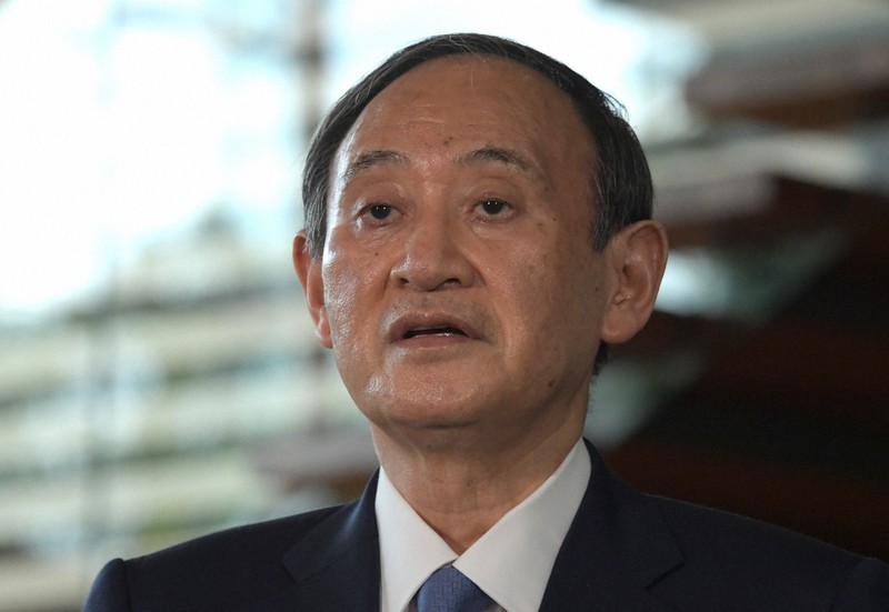 記者団の質問に答える菅義偉首相=首相官邸で2021年7月1日午後3時10分、竹内幹撮影