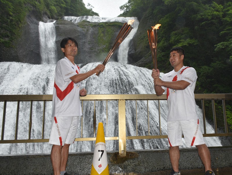 東京2020＋1：県内1日目 笑顔でつなぐ聖火 ／茨城 | 毎日新聞