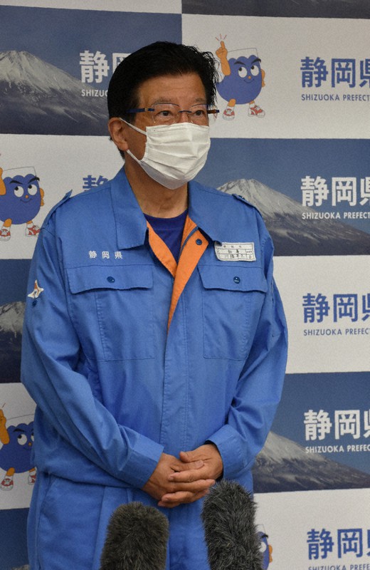 土石流の崩落現場の近くで宅地造成がらみの開発行為があったことを記者会見で明らかにした川勝平太知事=静岡市の静岡県庁で、山田英之撮影