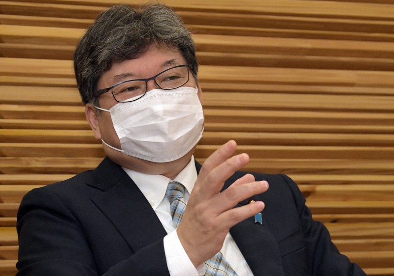 閣議に臨む萩生田光一文部科学相=首相官邸で2021年7月6日午前10時1分、竹内幹撮影