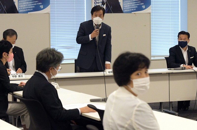 立憲民主党執行役員会で発言する枝野幸男代表(中央)=衆院第2議員会館で2021年7月6日午前11時半、竹内幹撮影