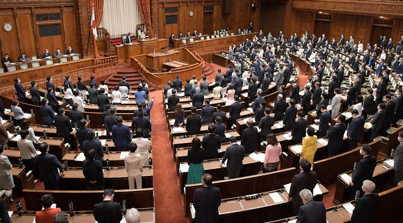 教員の性暴力防止法が全会一致で可決、成立した参院本会議=国会内で2021年5月28日午前11時49分、竹内幹撮影