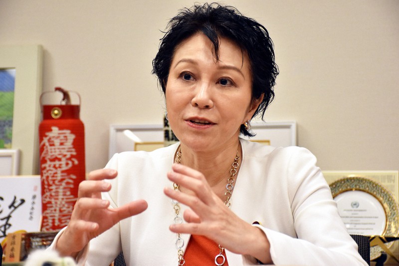 佐藤ゆかり氏=岡本同世撮影