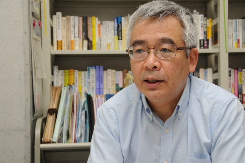 インタビューに応じる宇都宮大の中村祐司教授=栃木県宇都宮市で2021年6月23日午後7時26分、竹内良和撮影