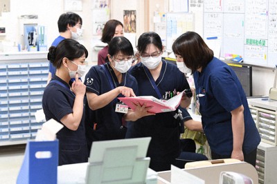 特集ワイド 言葉の力 映画で取り戻したい コロナ禍に相次ぎ新作公開 石井裕也監督 毎日新聞