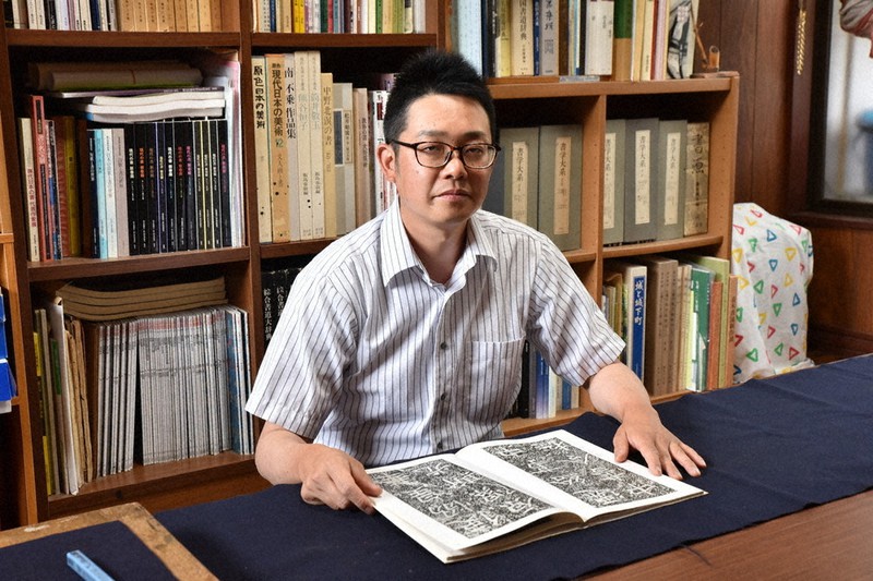 毎日書道展の近代詩部門で会員賞を受賞した高橋大榛さん=群馬県東吾妻町本宿で2021年7月5日、川地隆史撮影