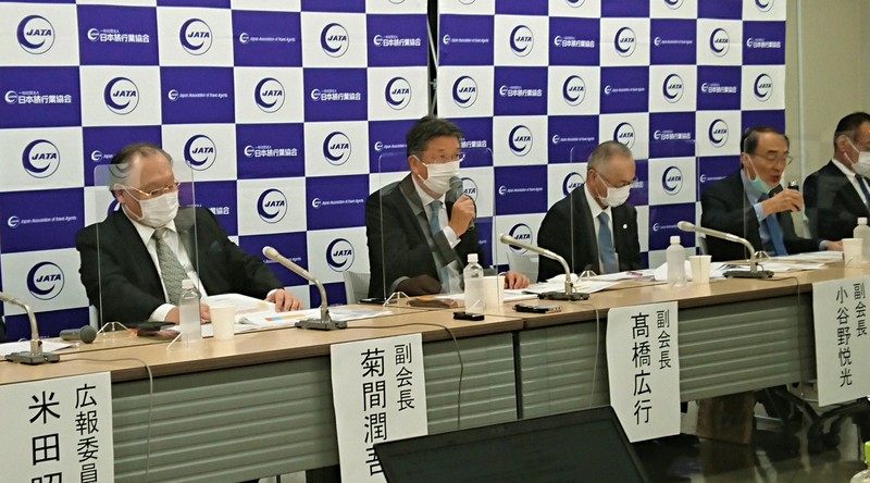 東京の緊急事態宣言発令に伴うキャンセル料負担などの補償を訴える日本旅行業協会(JATA)の幹部たち=東京都千代田区で2021年7月8日午後2時20分、中津川甫撮影