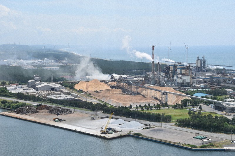 日本製紙工場、火災続く 長期化の可能性も 秋田 ／秋田 | 毎日新聞