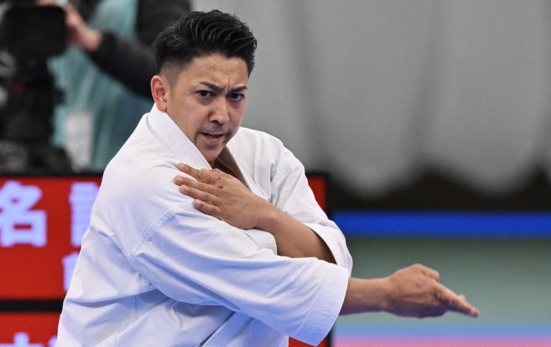 全日本空手道選手権・男子形で優勝した喜友名諒の演武=東京・日本武道館で2020年12月13日、大西岳彦撮影