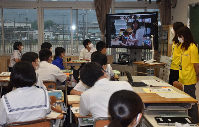 画面越し 赤ちゃんと対面 高松の中学でふれあい授業 子育て家庭とオンライン交流 香川 毎日新聞