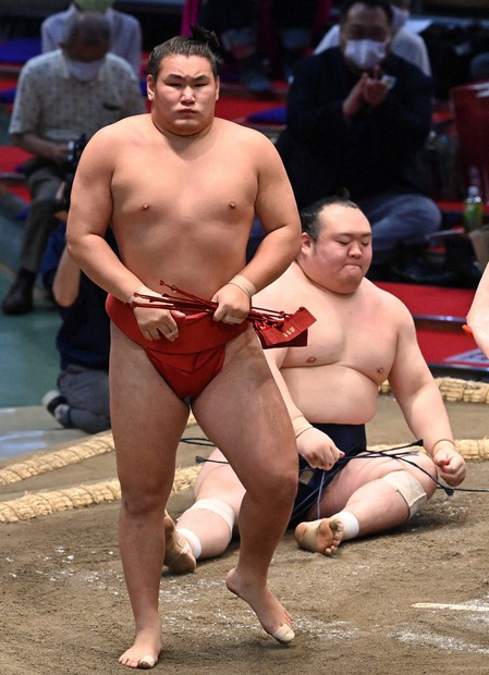 幕内最年少・豊昇龍 得意の足技で2敗守る 名古屋場所7日目