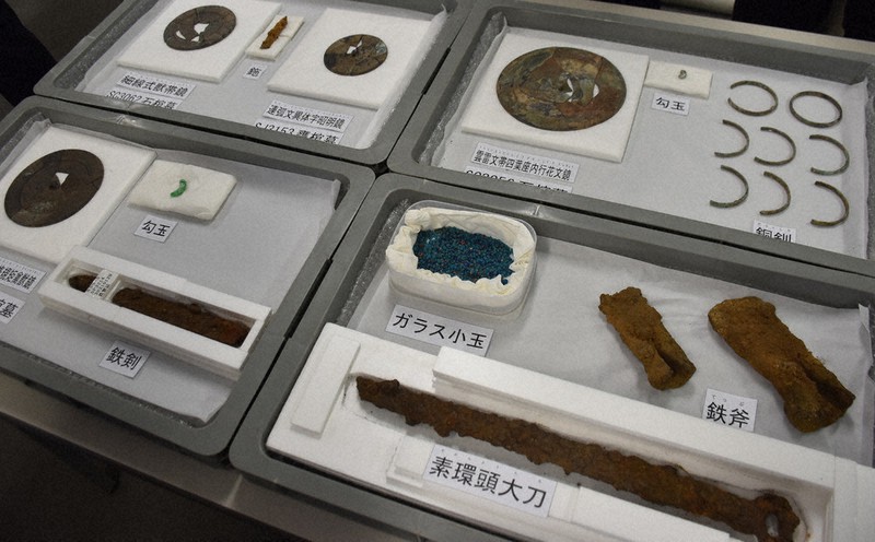七ケ瀬遺跡で中国製鏡4面出土 弥生後期の集団墓地から 「勢力ある集団