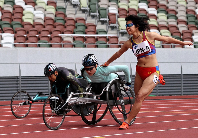 あきらめない選手の姿に学ぶ 新潟 特別支援学校でトークショー 毎日新聞