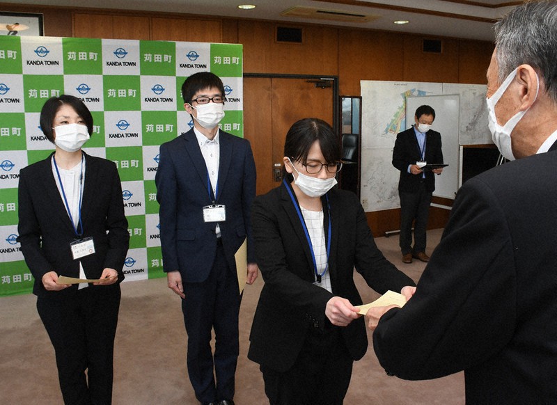 新型コロナ 社員3人 辞令交付 Jr九州から苅田町に出向 福岡 毎日新聞