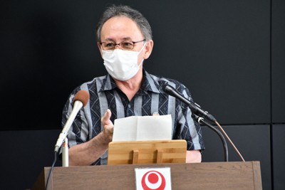 記者会見で感染再拡大への懸念を示す沖縄県の玉城デニー知事＝那覇市の県庁で2021年7月14日午後5時7分、遠藤孝康撮影