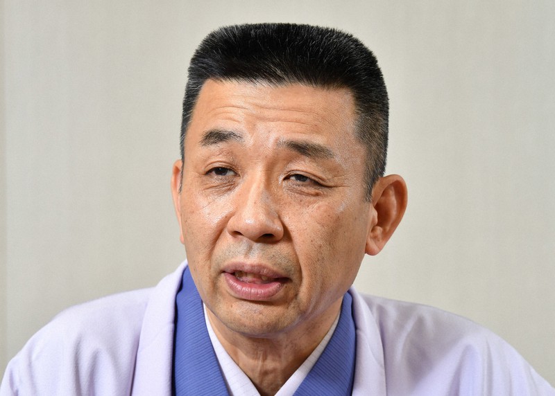 本紙でコラム「松喬日和」を連載中の笑福亭松喬さん=大阪市北区で2021年6月29日、菱田諭士撮影