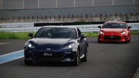 共同開発したスポーツカーでもトヨタとスバルでは「走りの思想」が違うという＝千葉県の袖ケ浦フォレストレースウェイで2021年7月13日、川口雅浩撮影