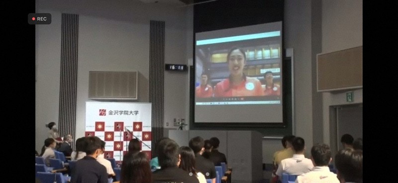 オンラインで行われた金沢学院大の壮行会で意気込みを語る森ひかる選手(中央)=ZOOMから