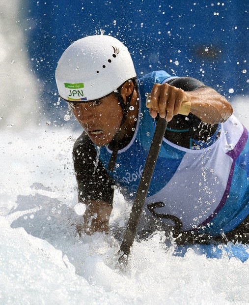 2016年リオデジャネイロ五輪のカヌー・スラローム男子カナディアンシングルで、急流を果敢に攻める羽根田=三浦博之撮影