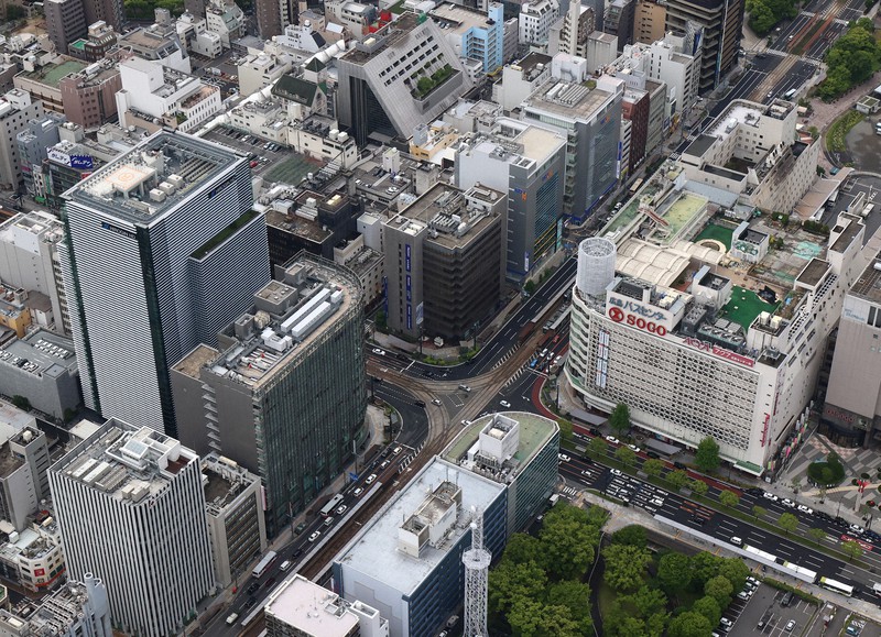 広島市中区の紙屋町交差点=本社ヘリから猪飼健史撮影