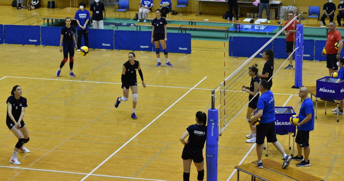 女子バレー セルビア代表 ユニフォーム バレー女子セルビア代表の