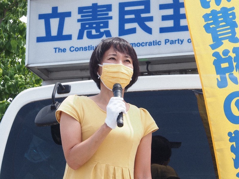 立憲民主党県連の「支援」を得た斎藤敦子氏=前橋市内で2021年6月24日、妹尾直道撮影