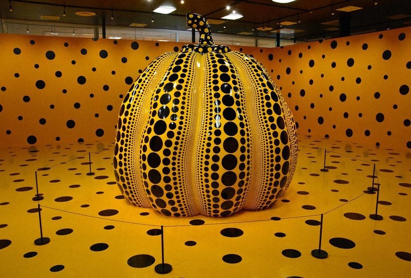 芸術の力で街を元気に 松本パルコに現代アート 県ゆかりの作家 彫刻