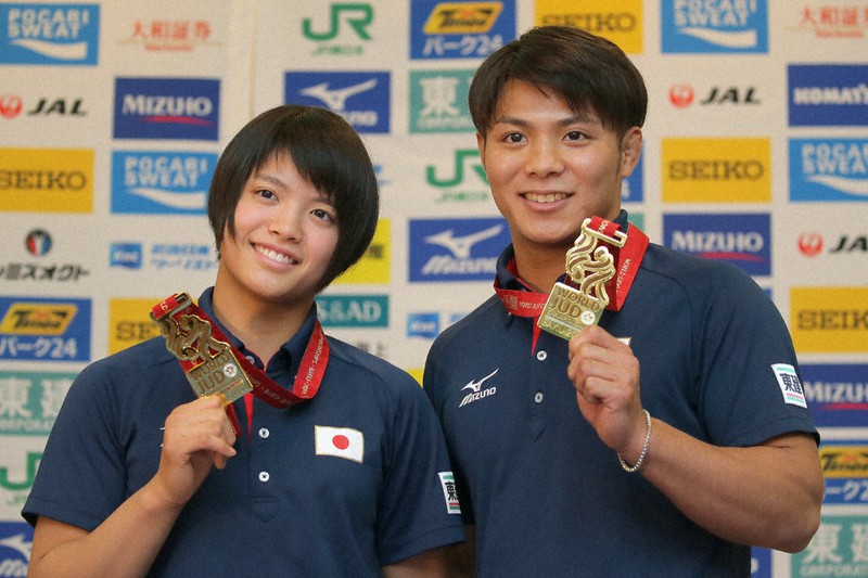 兄妹で金メダルを狙う阿部一二三(右)と詩=和田大典撮影