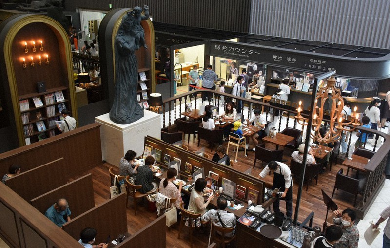 県立図書館1階にカフェオープン 茨城の小説 本棚も 茨城 毎日新聞