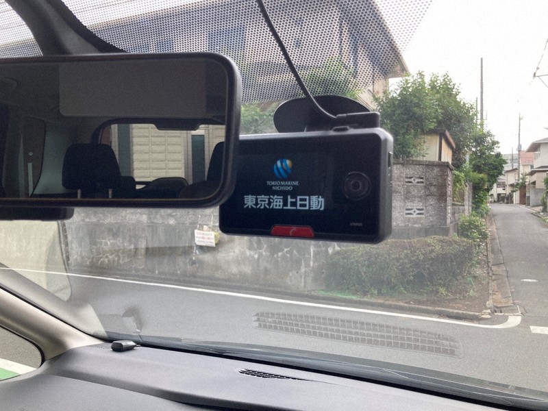 東京海上日動火災保険が特約の契約者に貸し出しているドライブレコーダー=東京海上日動火災保険提供