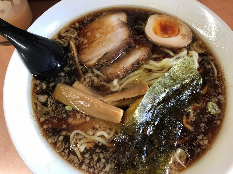 コマツ屋製麺所の麺を使っていた地元で人気の「雨風本舗」のラーメン=2021年7月19日午後4時、野呂賢治撮影