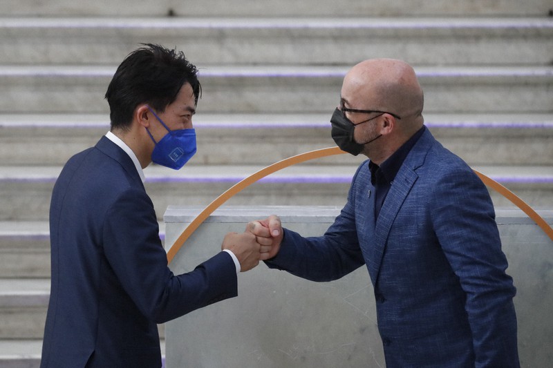 G20環境相会合に参加した小泉進次郎環境大臣(左)=イタリア・ナポリで2021年7月22日、AP